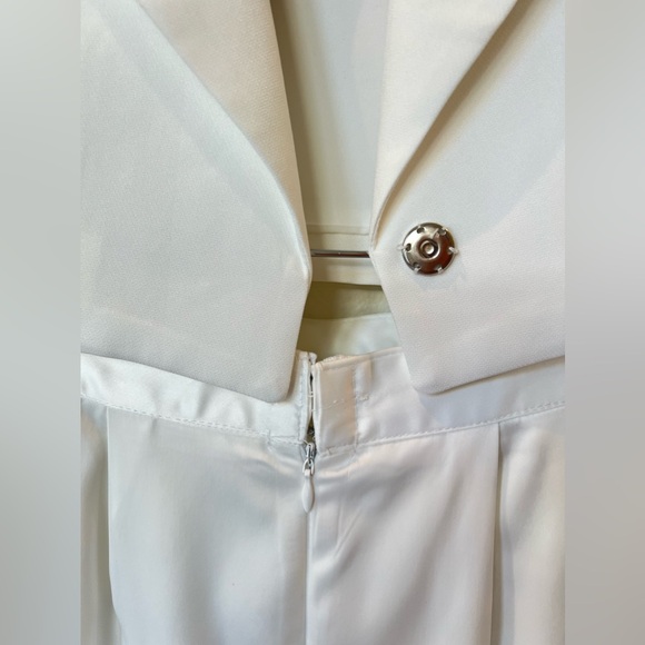 White cropped blazer with shoulder pads & white silk pants. XS - Picture 6 of 12